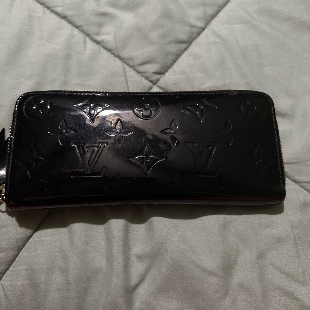 Preowned Louis Vuitton Vernis Wallet!
